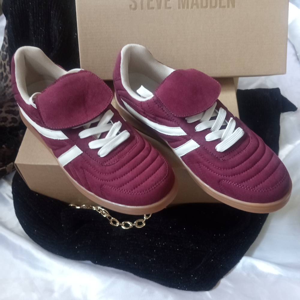 🆕 Steve Madden Burgundy Suede Sneakers with White Stripes - Picture 6 of 6